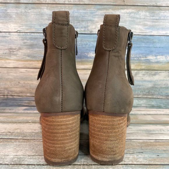 Blondo Waterproof Ankle Boot Bootie Womens 9M Gray Nubuck Leather Uppers Zip Up - Picture 6 of 12